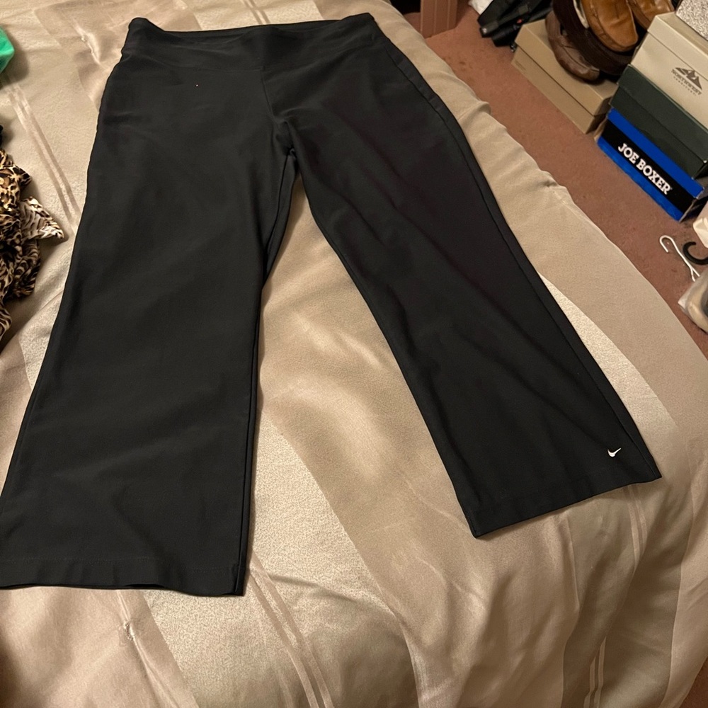 Nike Women All in CropBlack/White